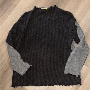 Trisha Tyler Ribbed Sweater XL Black Front Gray Back Lightweight Ruffled Trim